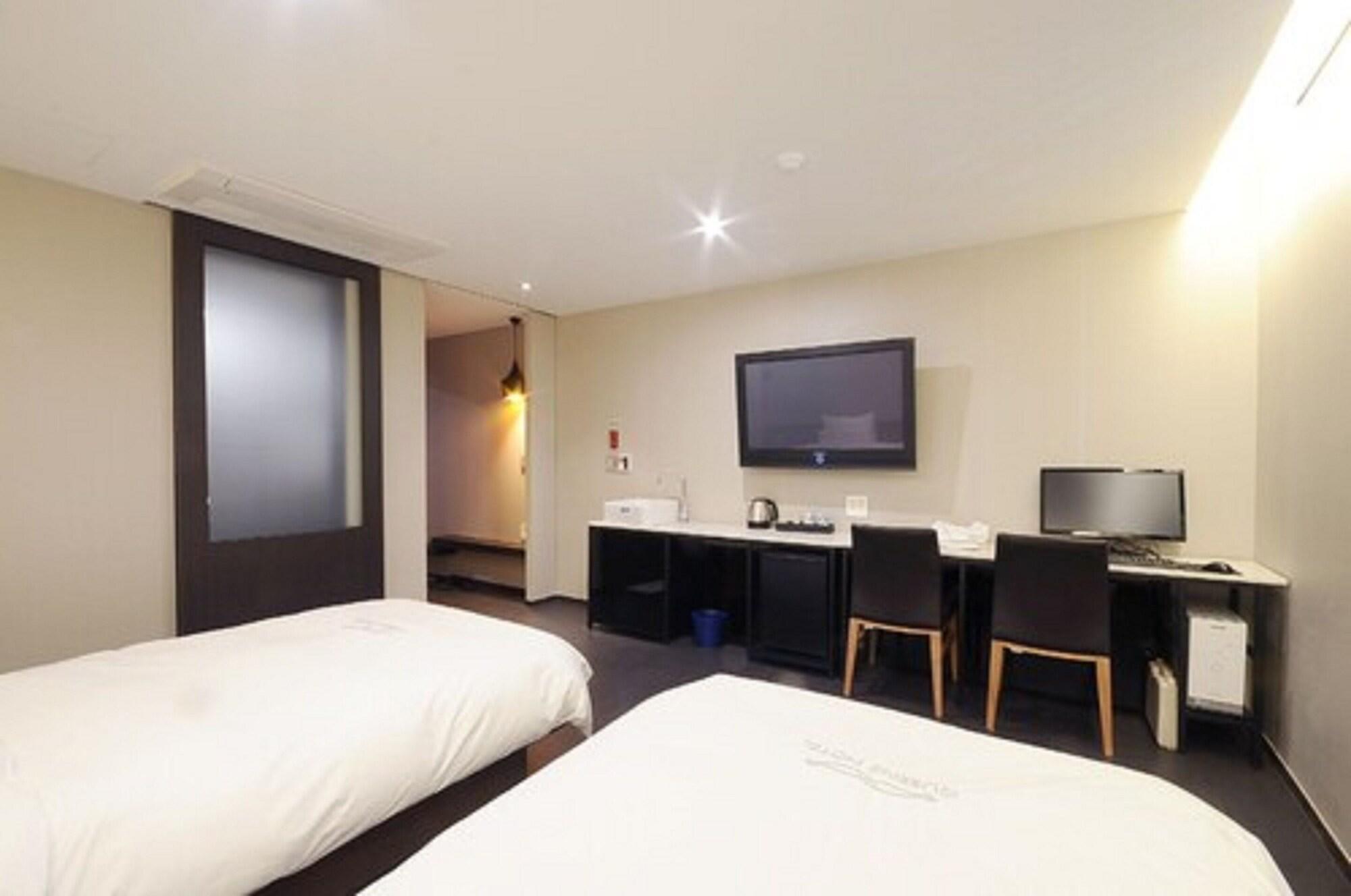 Queens Hotel Seomyeon Пусан Екстериор снимка