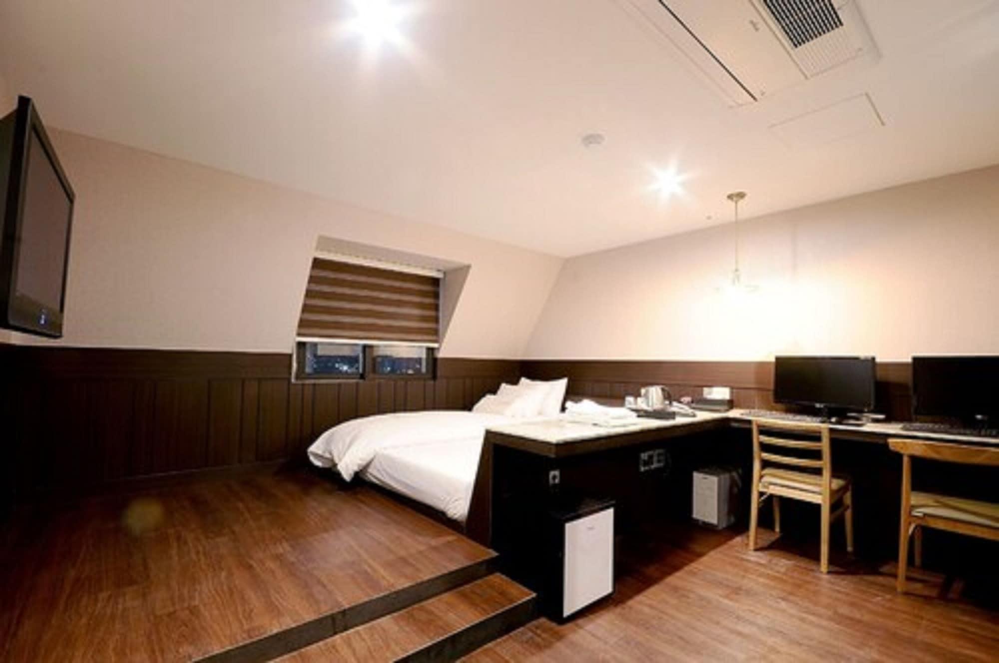 Queens Hotel Seomyeon Пусан Екстериор снимка