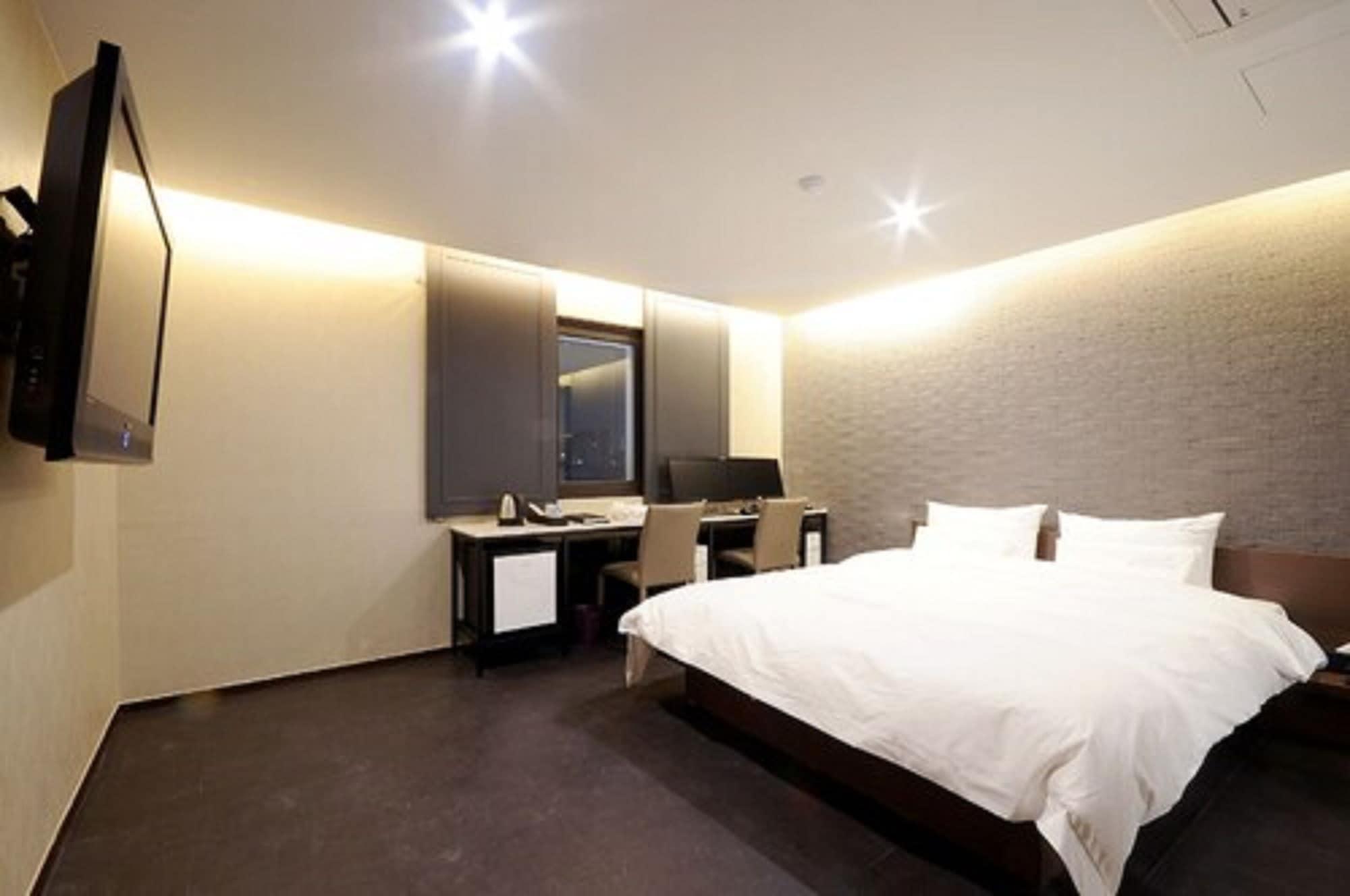 Queens Hotel Seomyeon Пусан Екстериор снимка