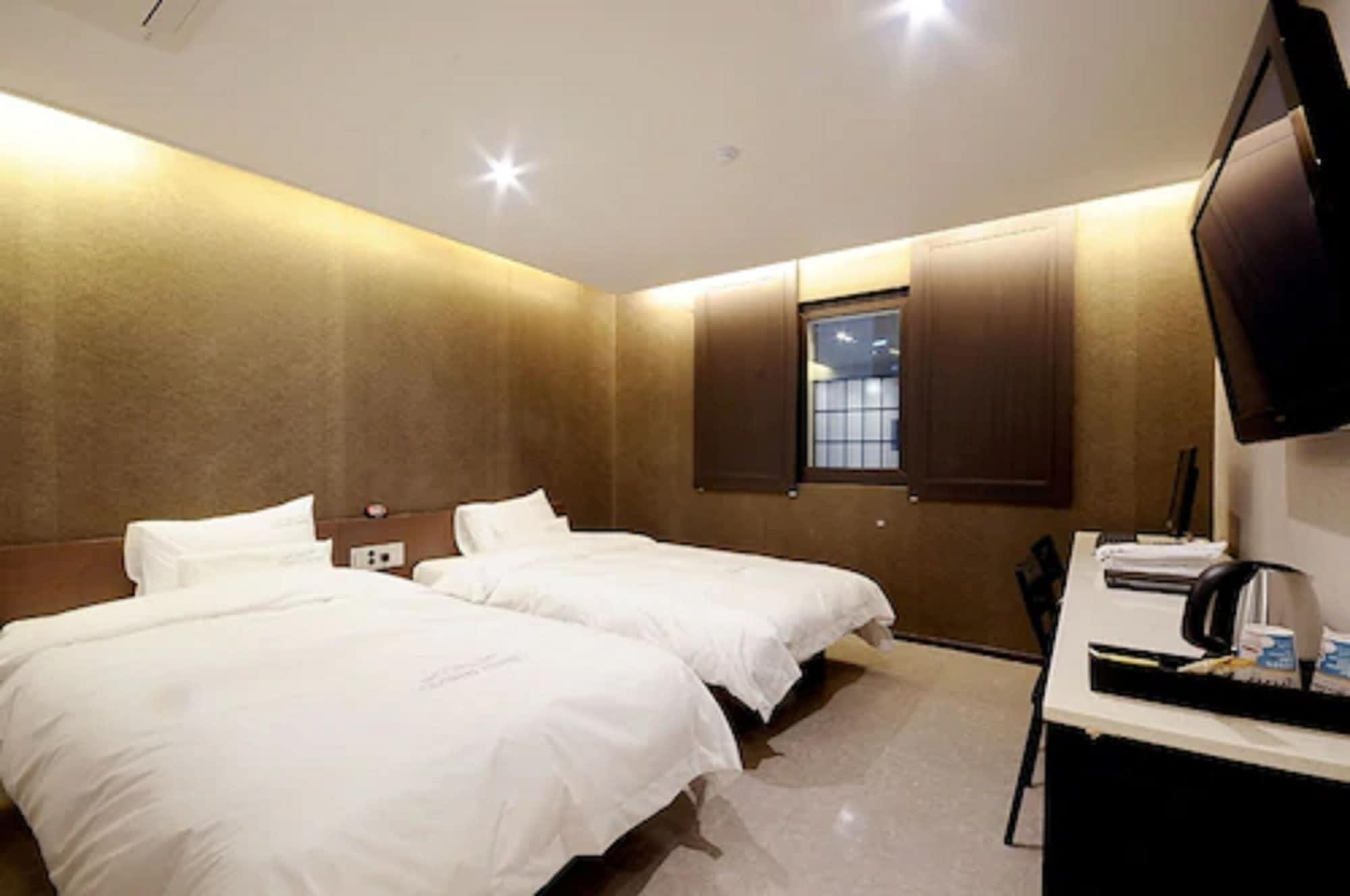Queens Hotel Seomyeon Пусан Екстериор снимка