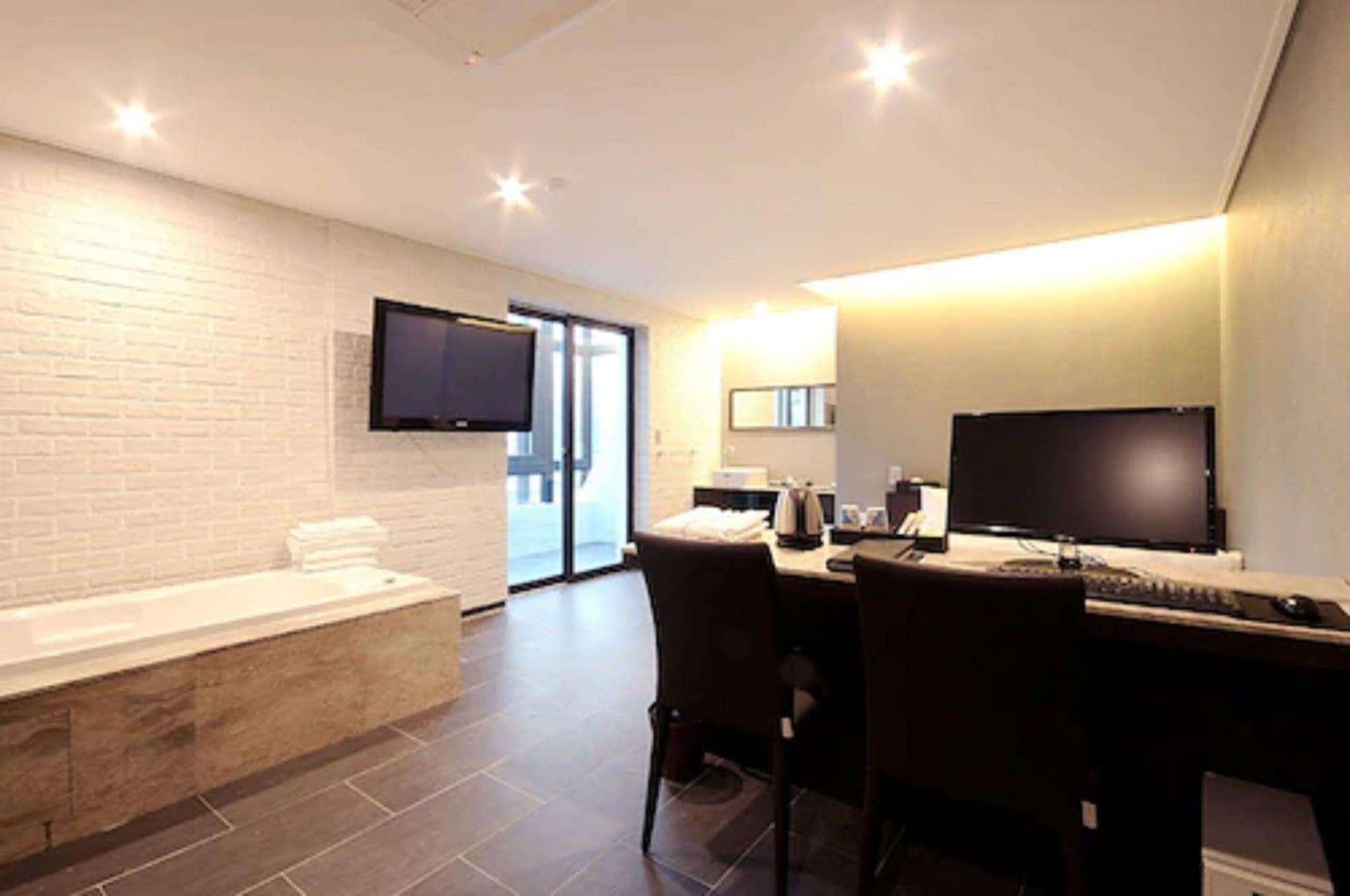 Queens Hotel Seomyeon Пусан Екстериор снимка