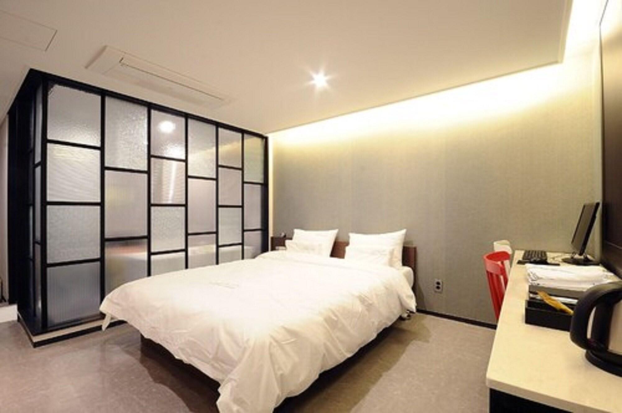 Queens Hotel Seomyeon Пусан Екстериор снимка