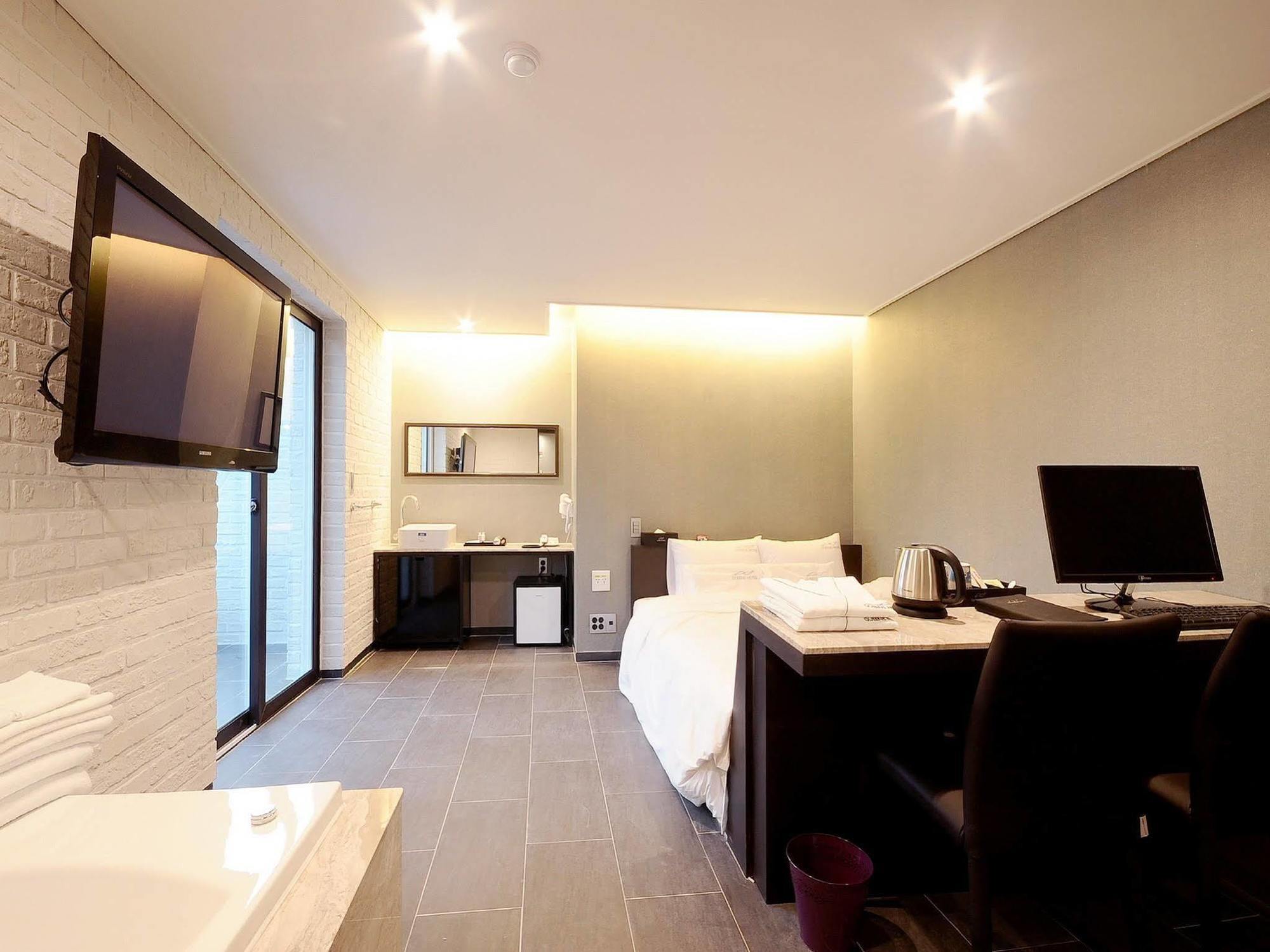 Queens Hotel Seomyeon Пусан Екстериор снимка