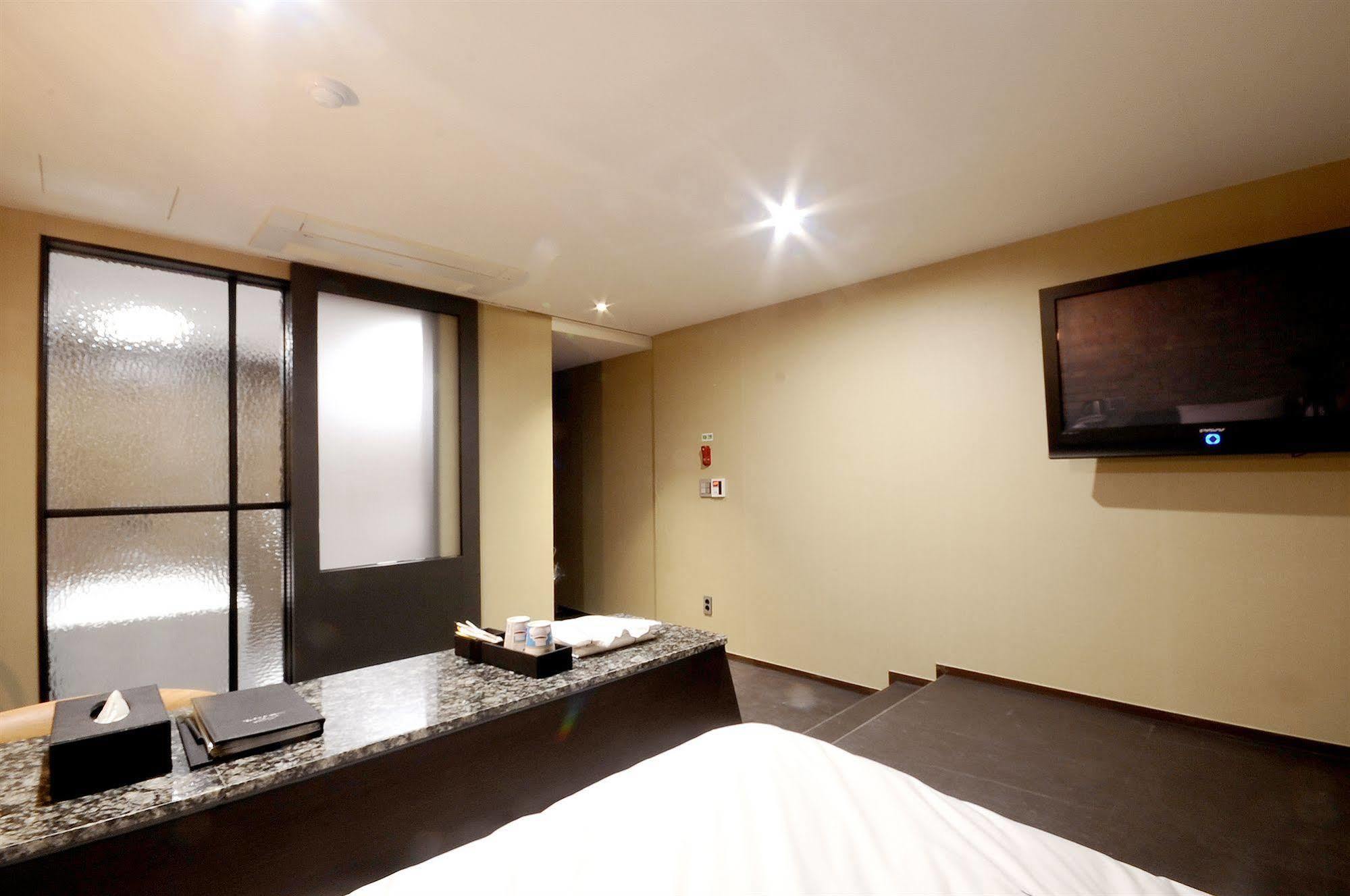 Queens Hotel Seomyeon Пусан Екстериор снимка