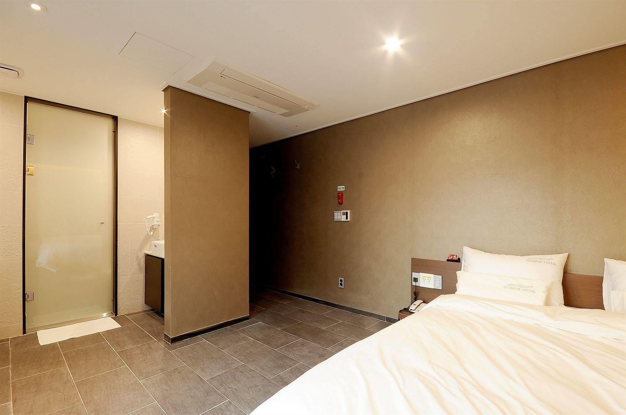 Queens Hotel Seomyeon Пусан Екстериор снимка